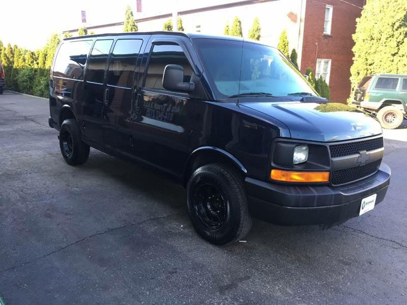 2008 Chevrolet Express Image 3