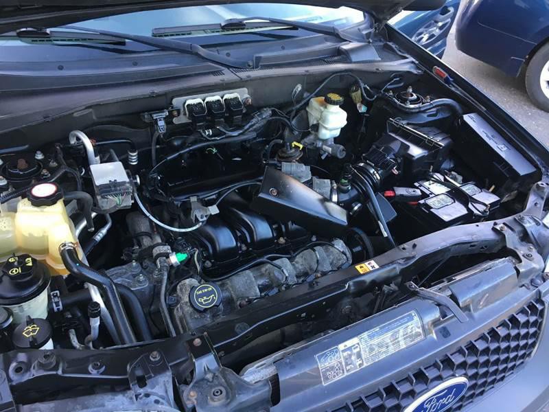 2005 Ford Escape Image 12