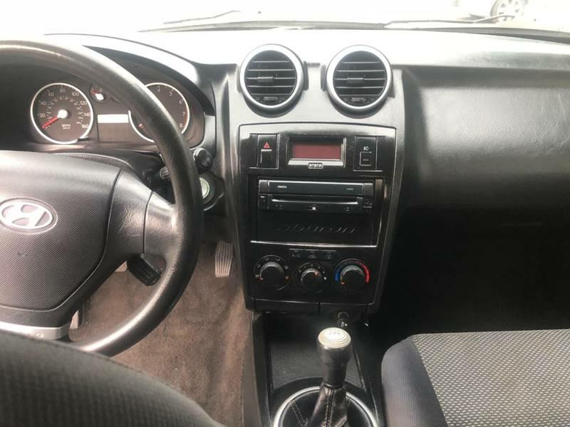 2006 Hyundai Tiburon Image 24