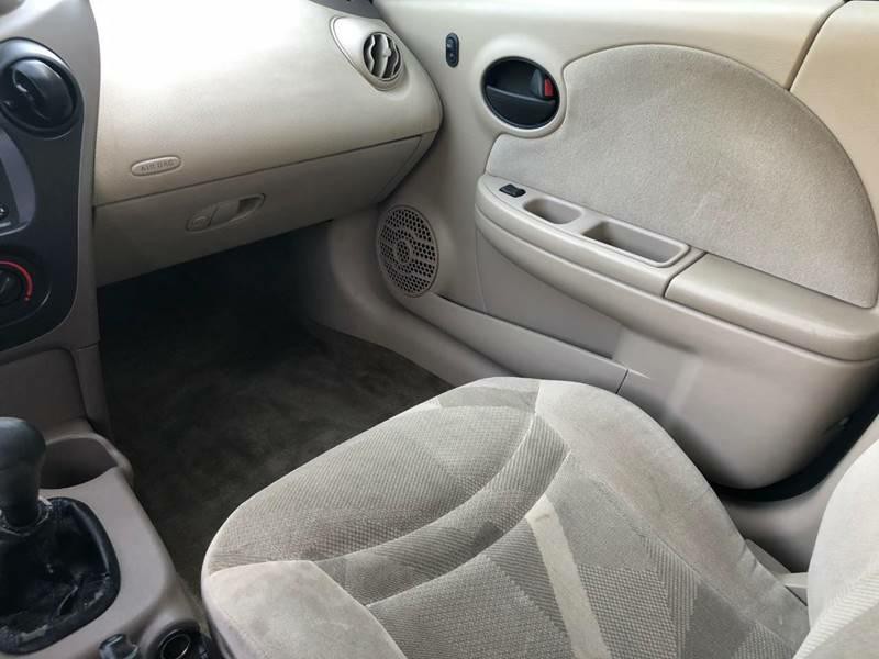 2003 Saturn ION Image 13