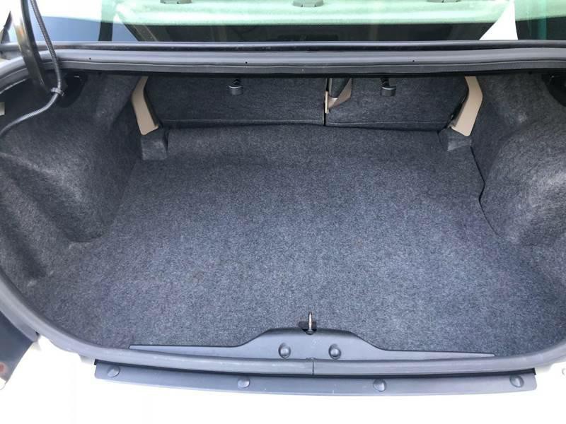 2003 Saturn ION Image 16