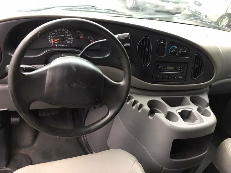 2001 Ford E-Series Image 8