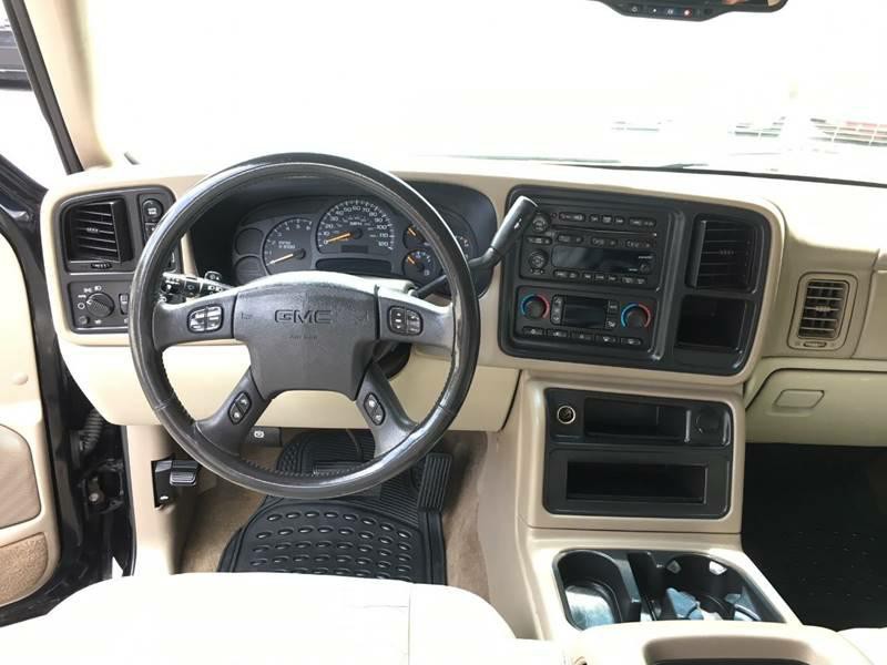 2004 GMC Yukon Image 8