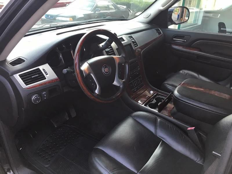 2008 Cadillac Escalade Image 12