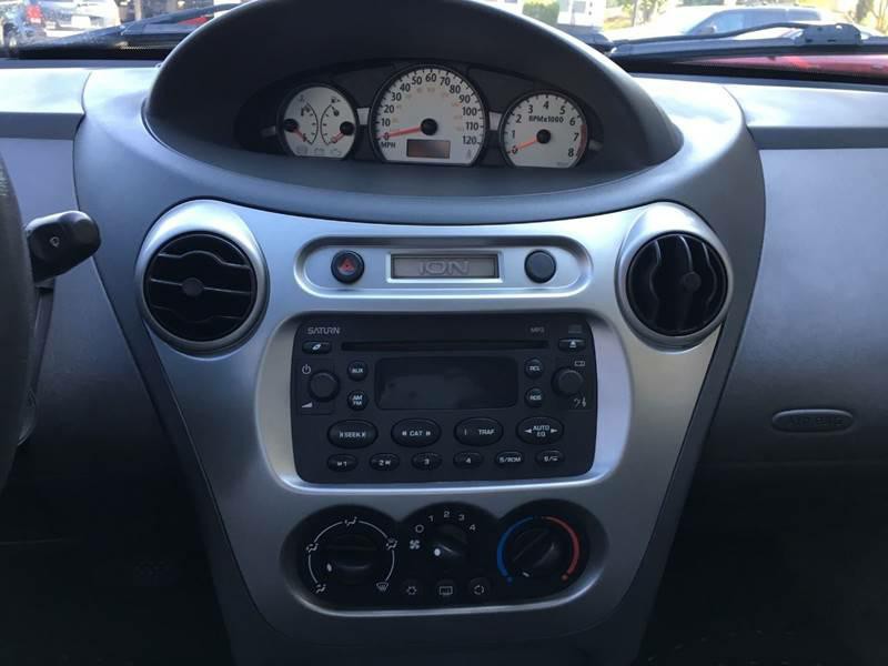 2004 Saturn ION Image 13