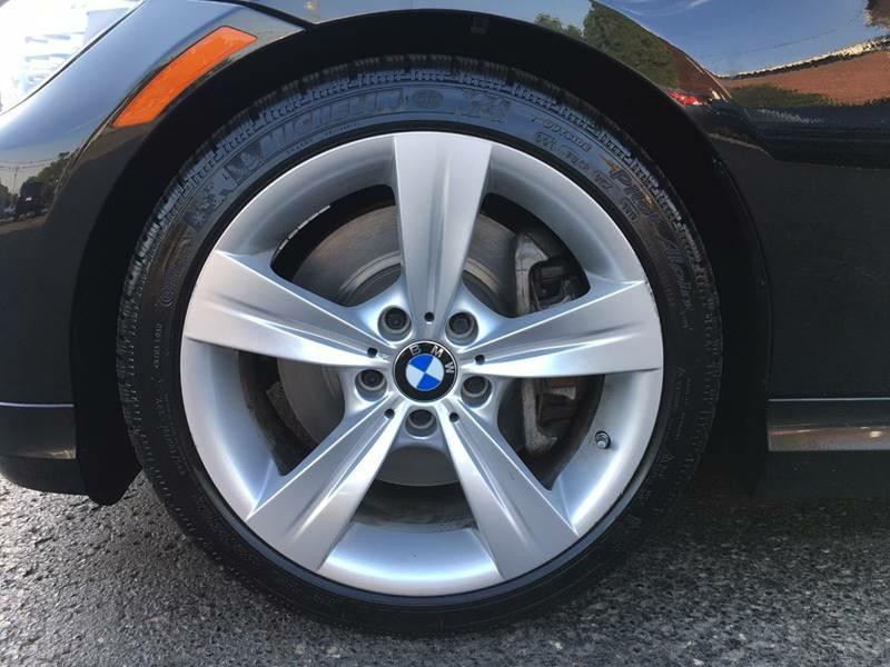 2010 BMW 3 Series Image 25