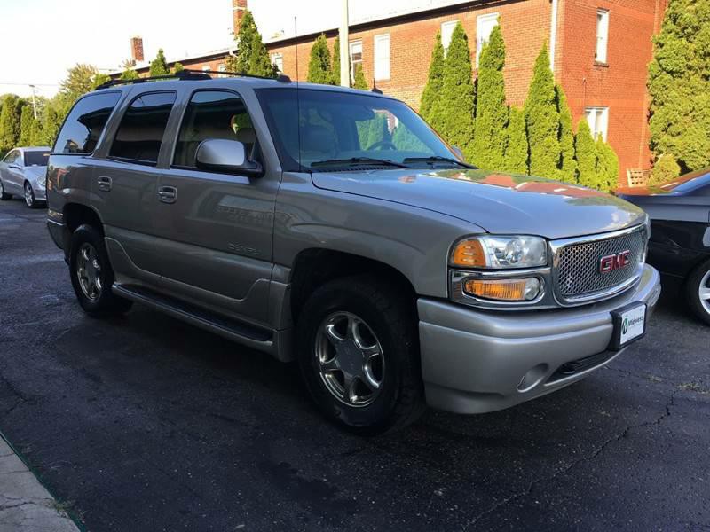 2004 GMC Yukon Image 3