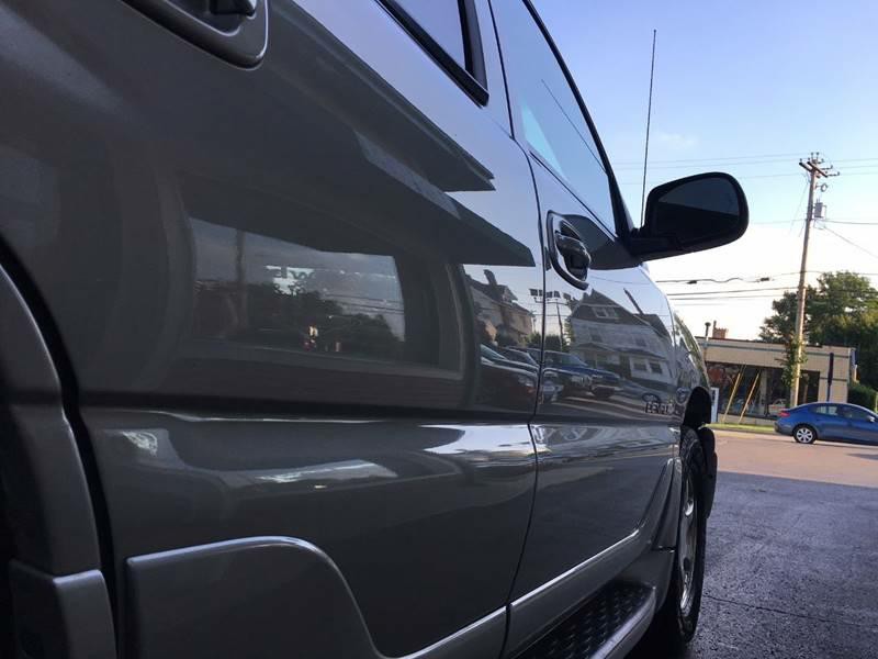 2004 GMC Yukon Image 5