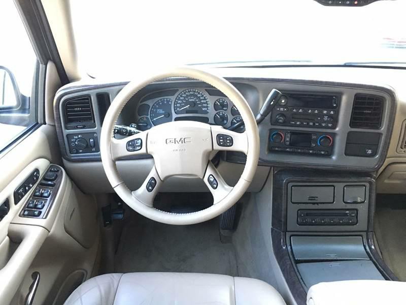 2004 GMC Yukon Image 11