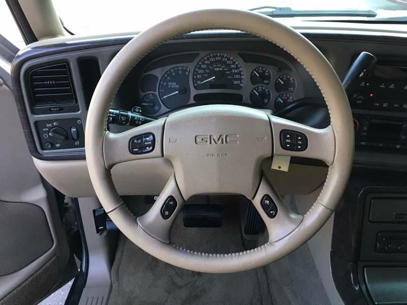2004 GMC Yukon Image 12