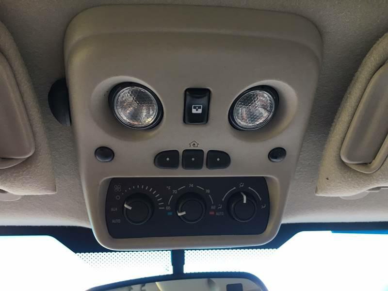 2004 GMC Yukon Image 14