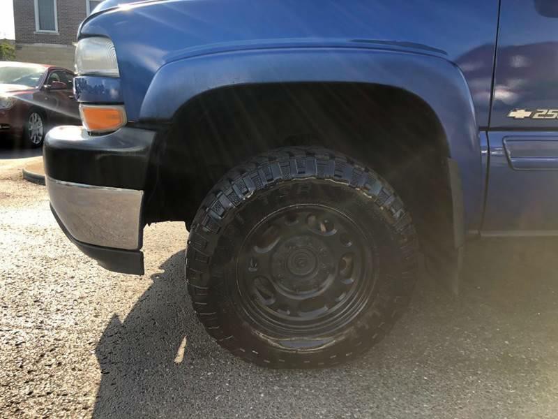 2003 Chevrolet Silverado 1500 Image 10