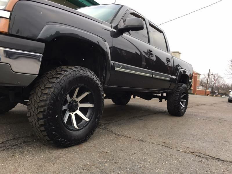 2005 Chevrolet Silverado 1500 Image 2