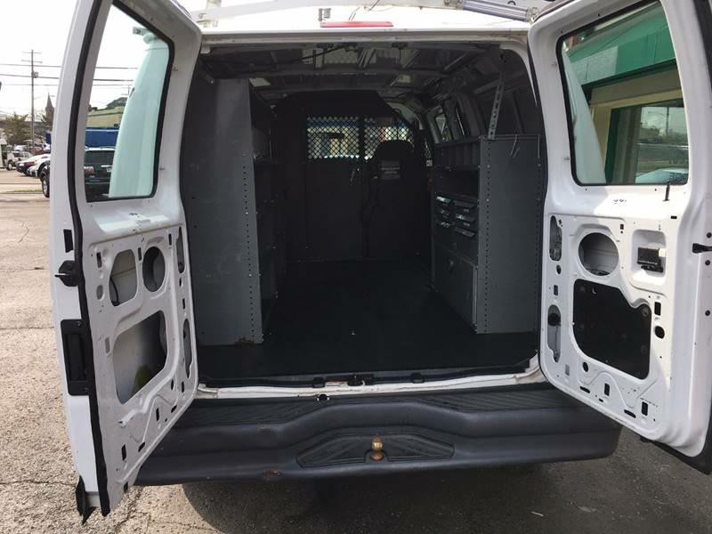 2006 Ford E-Series Image 15