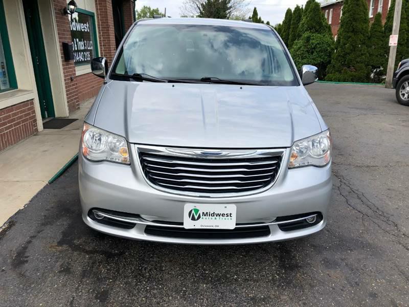 2011 Chrysler Town & Country Image 2