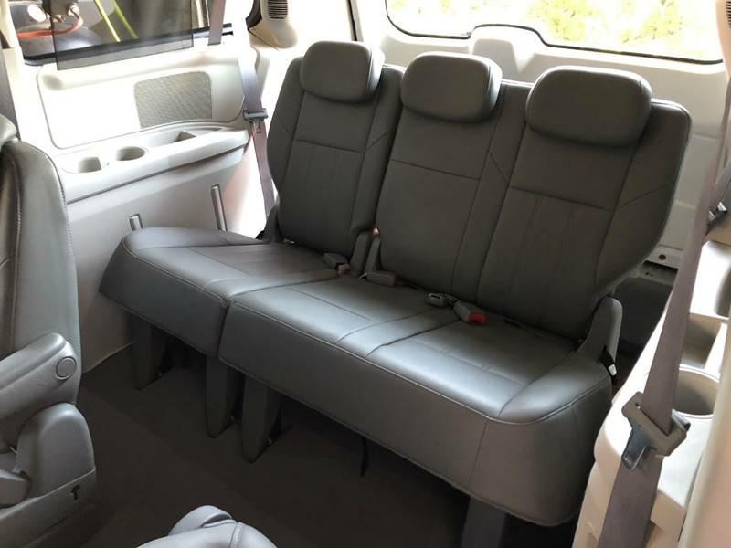 2008 Chrysler Town & Country Image 11