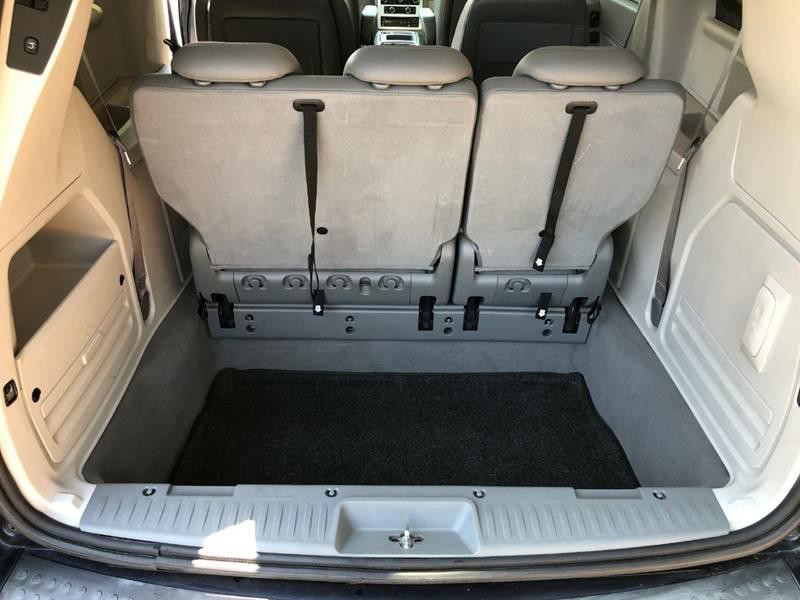 2008 Chrysler Town & Country Image 12
