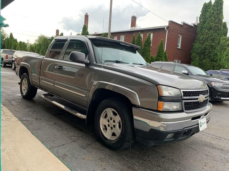 2006 Chevrolet Silverado 1500 Image 3
