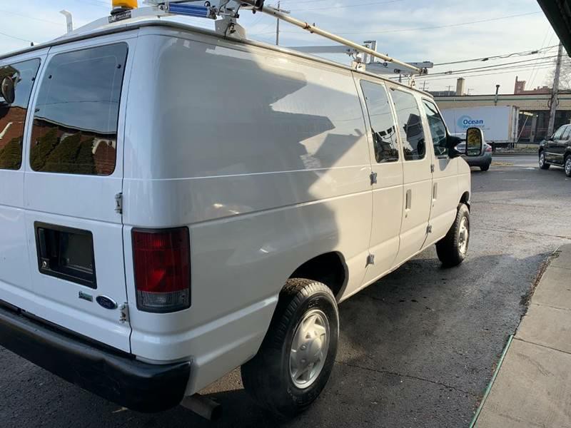 2009 Ford E-Series Image 4