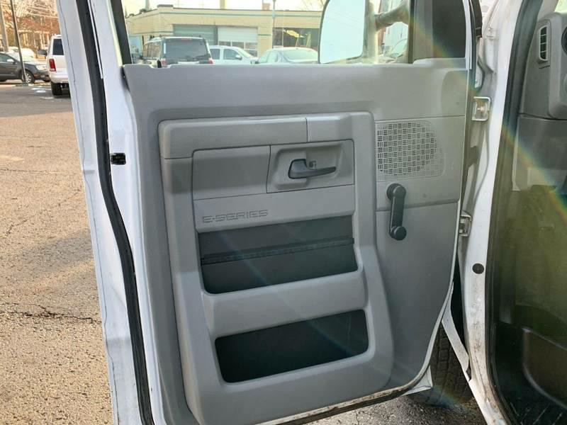 2009 Ford E-Series Image 10