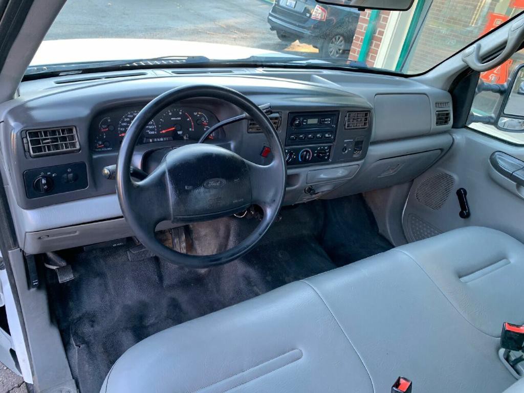 2002 Ford F-350 Image 10