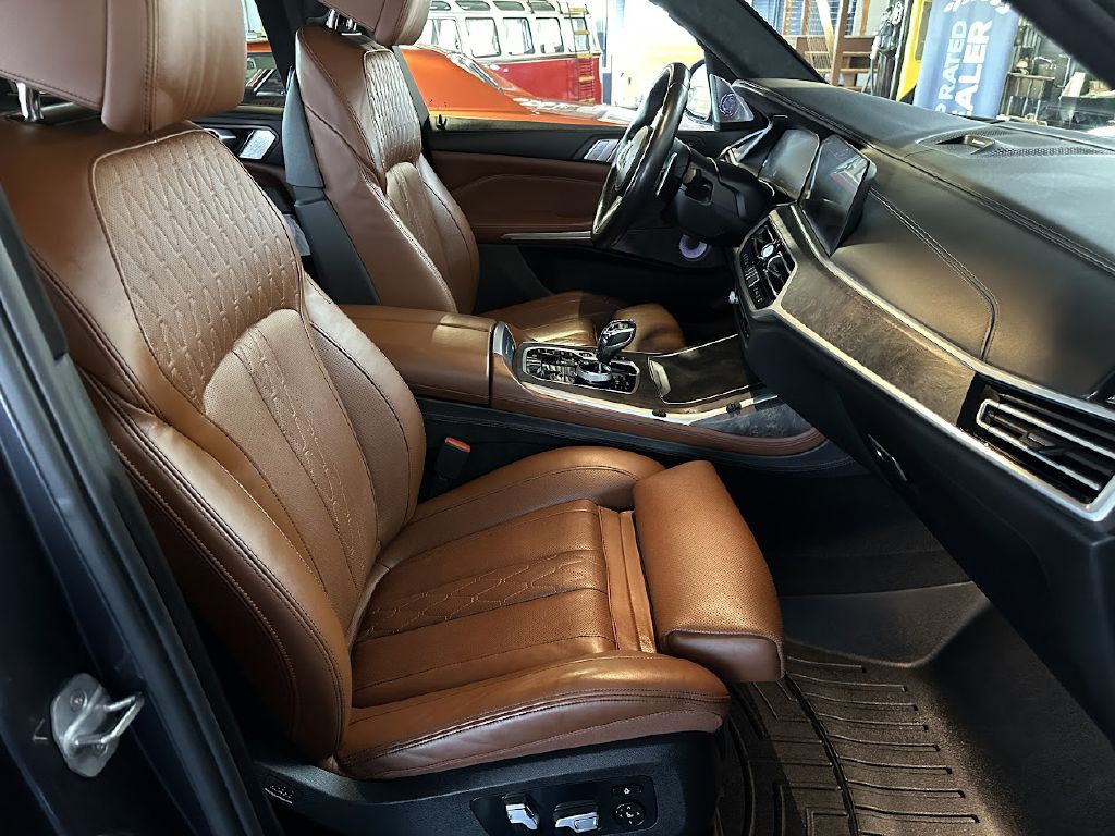 2020 BMW X7 Image 12