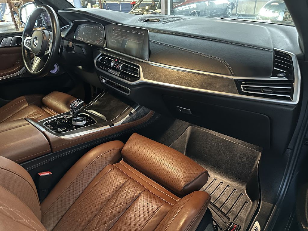 2020 BMW X7 Image 13