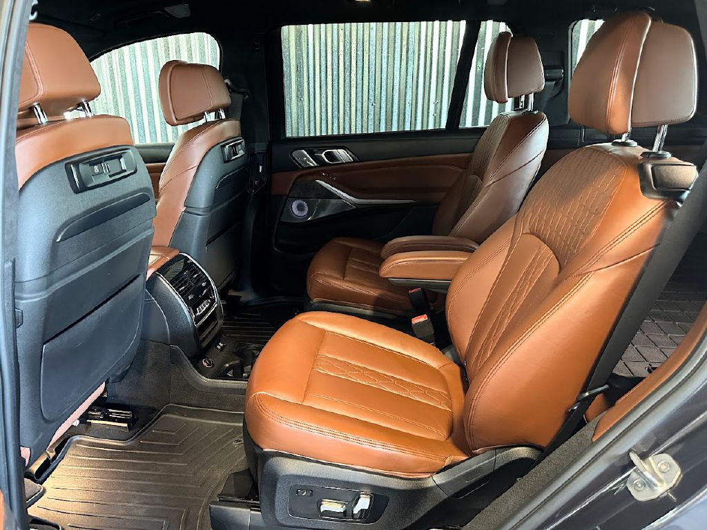 2020 BMW X7 Image 15