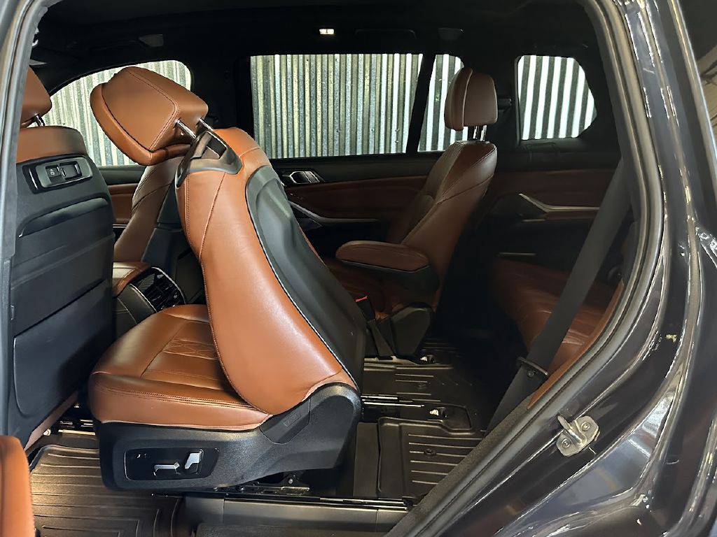 2020 BMW X7 Image 16