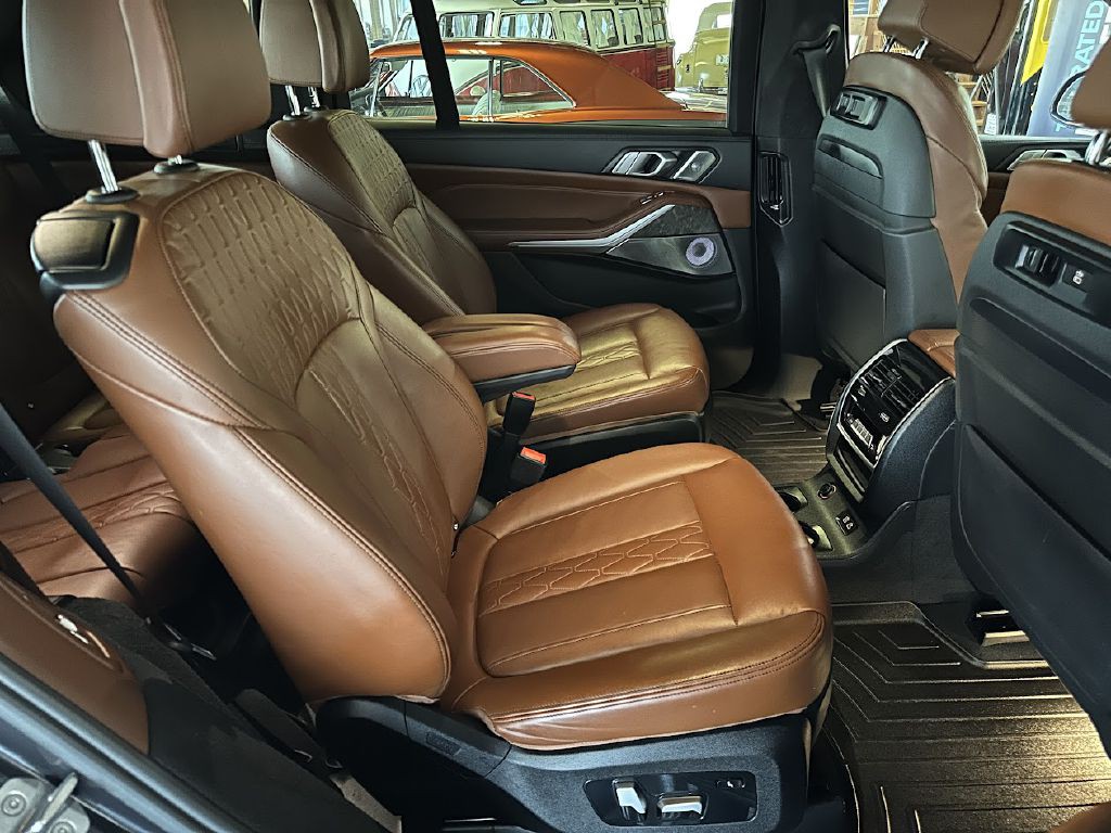2020 BMW X7 Image 17