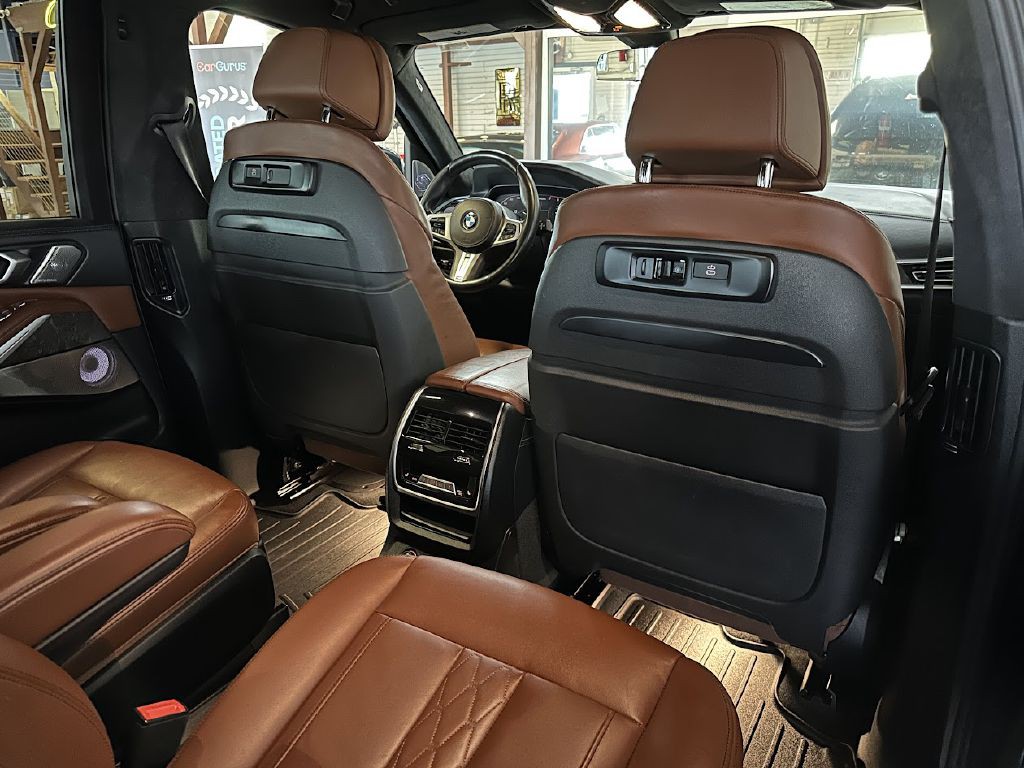 2020 BMW X7 Image 18