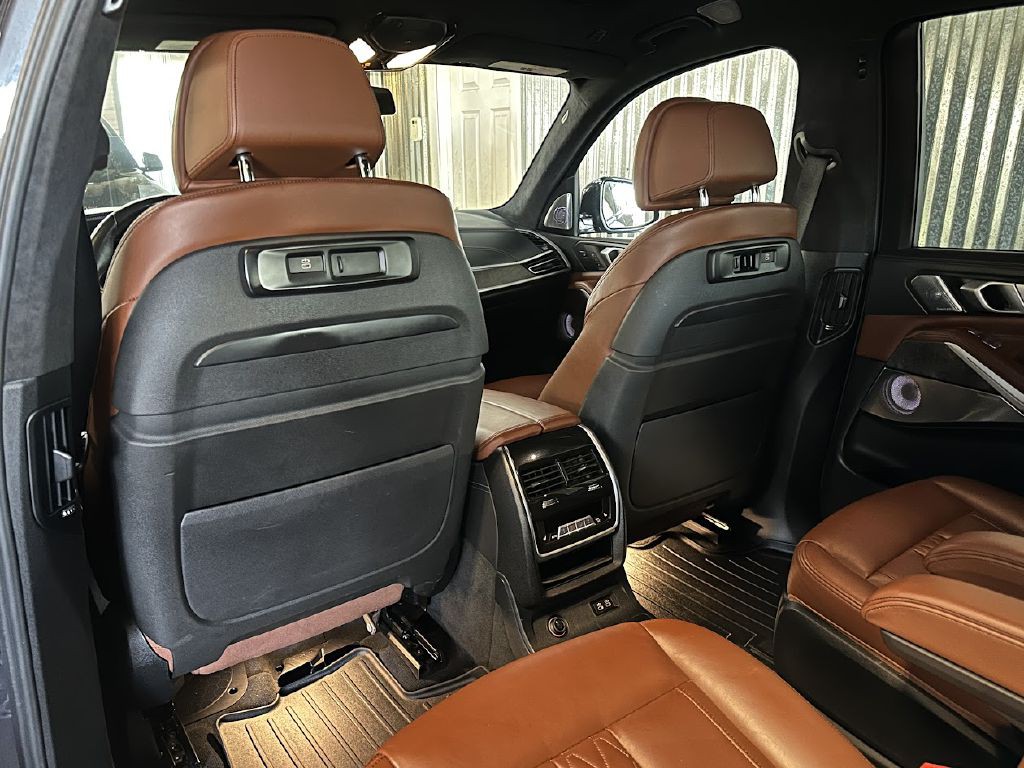 2020 BMW X7 Image 19
