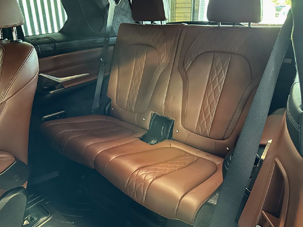 2020 BMW X7 Image 20