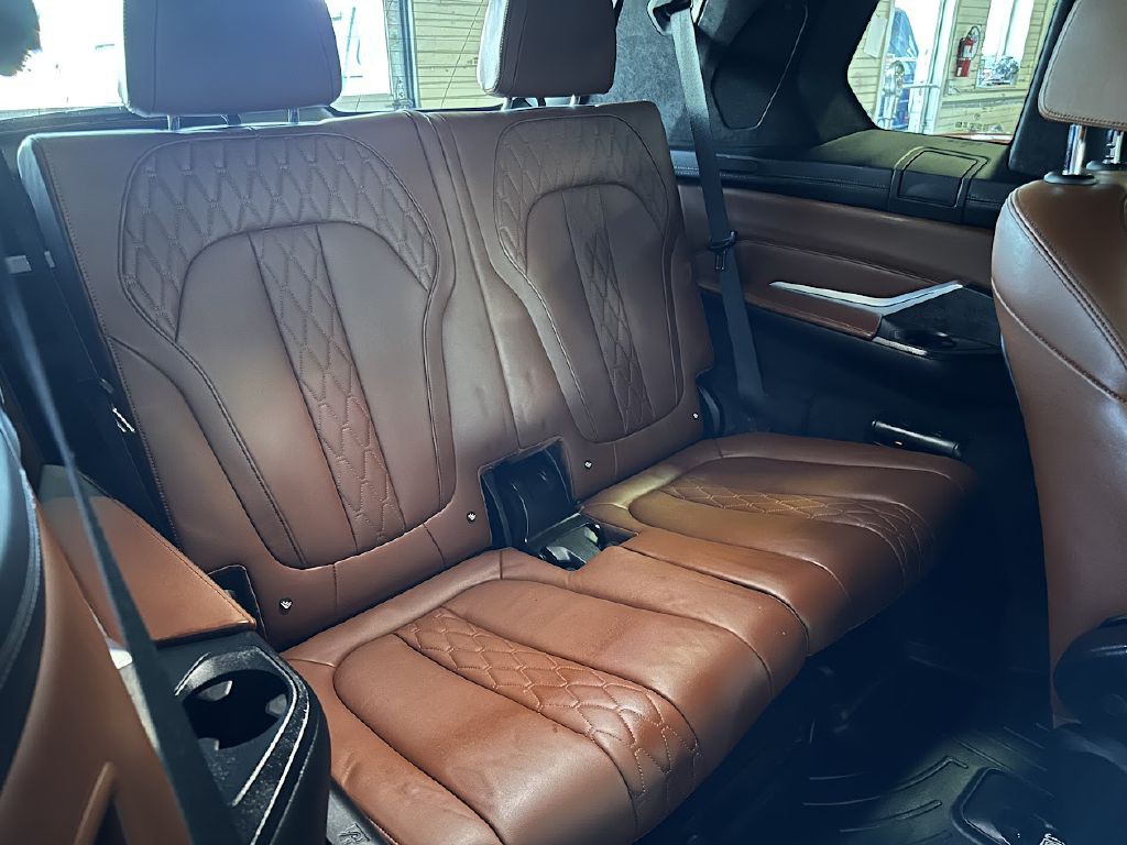 2020 BMW X7 Image 21