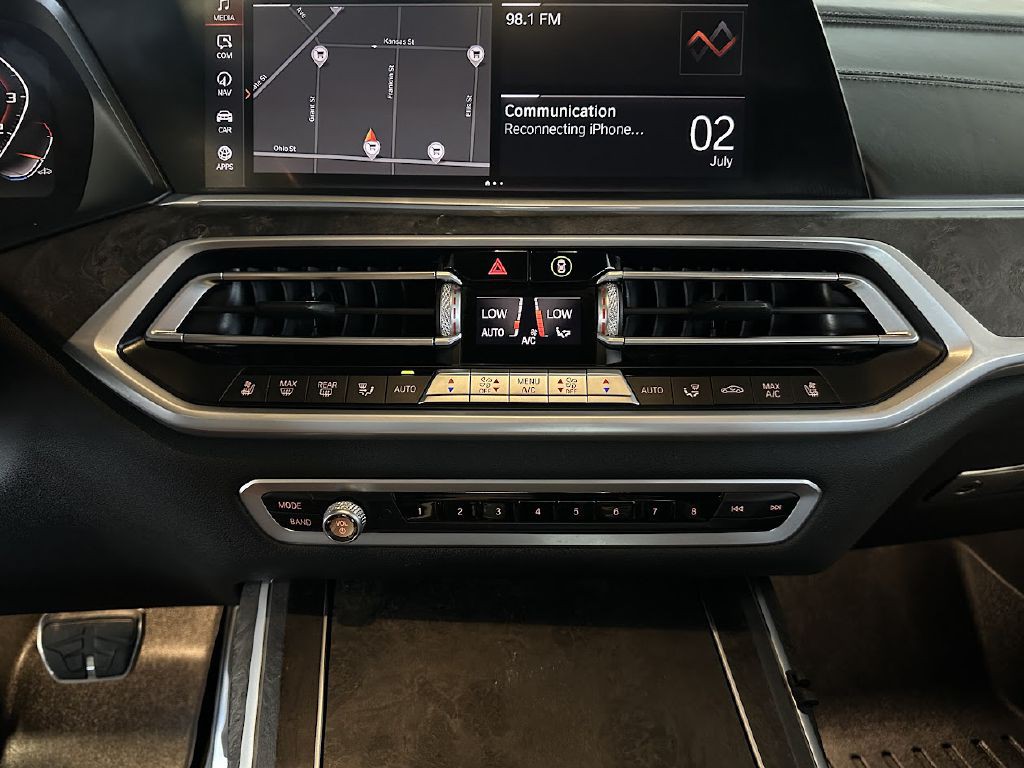 2020 BMW X7 Image 32