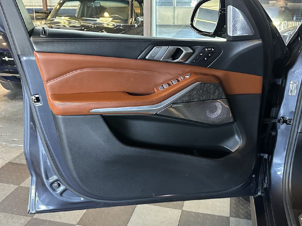 2020 BMW X7 Image 35