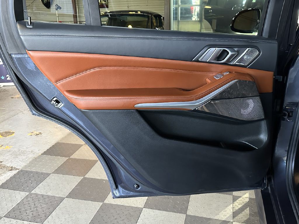 2020 BMW X7 Image 36