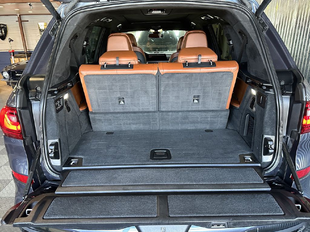 2020 BMW X7 Image 37
