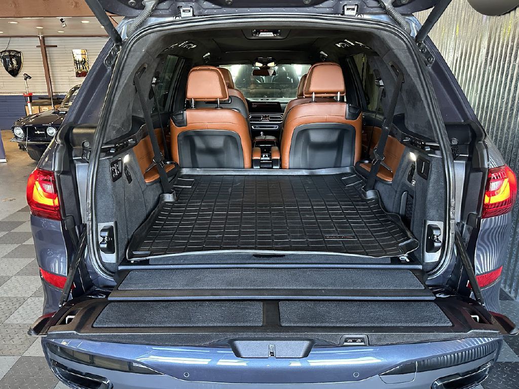 2020 BMW X7 Image 38
