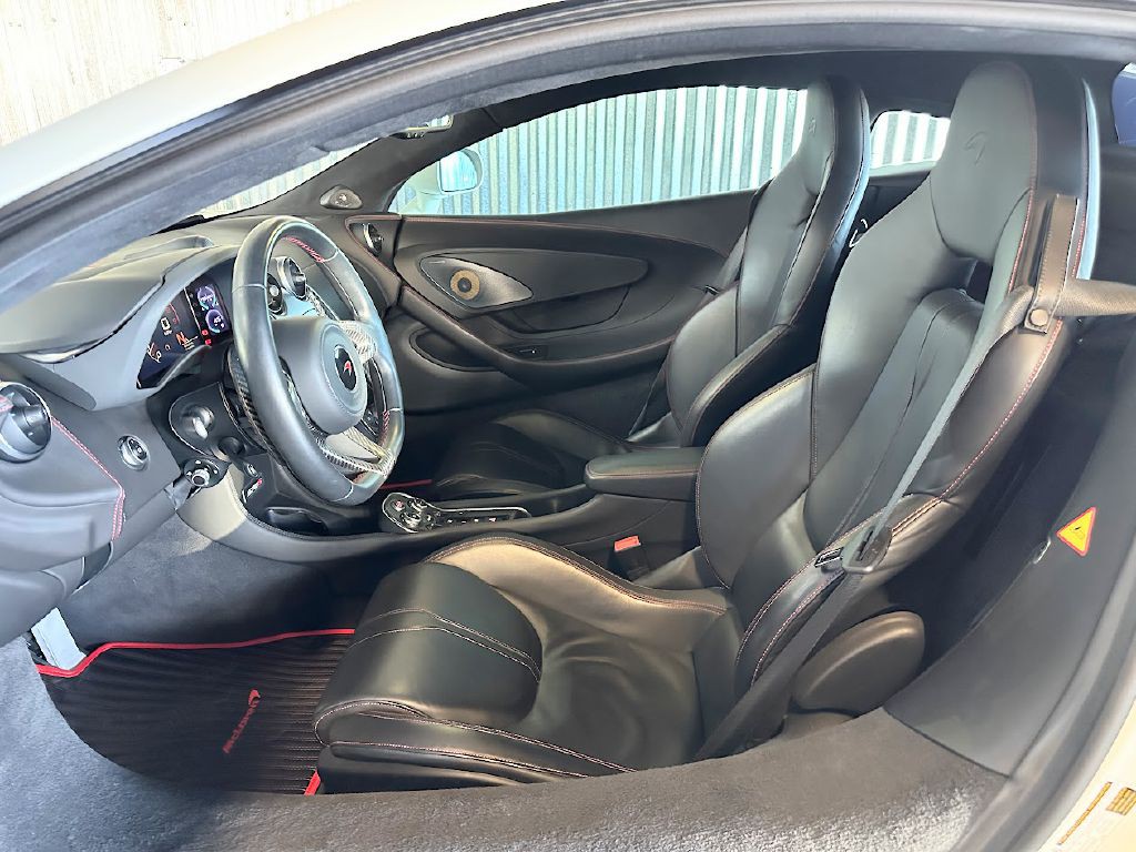 2016 McLaren 570S Image 32