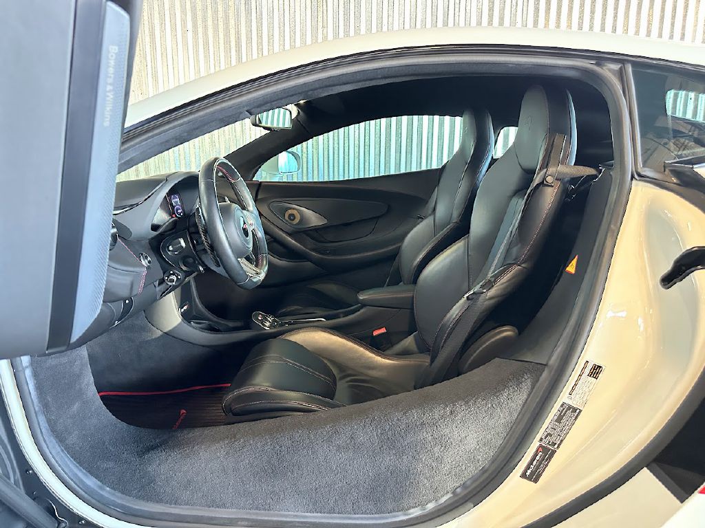 2016 McLaren 570S Image 33