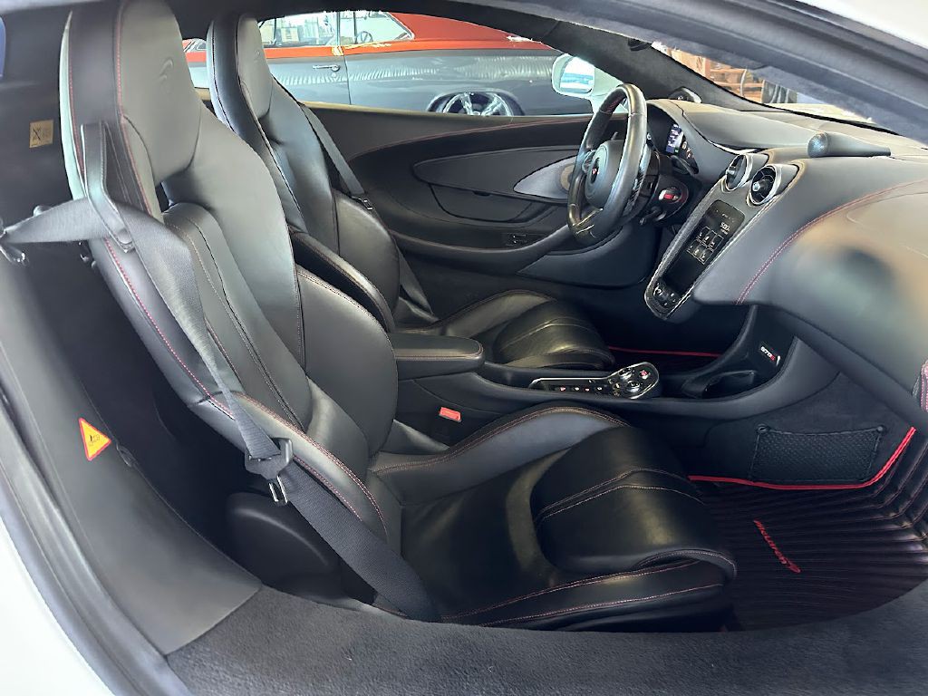 2016 McLaren 570S Image 36