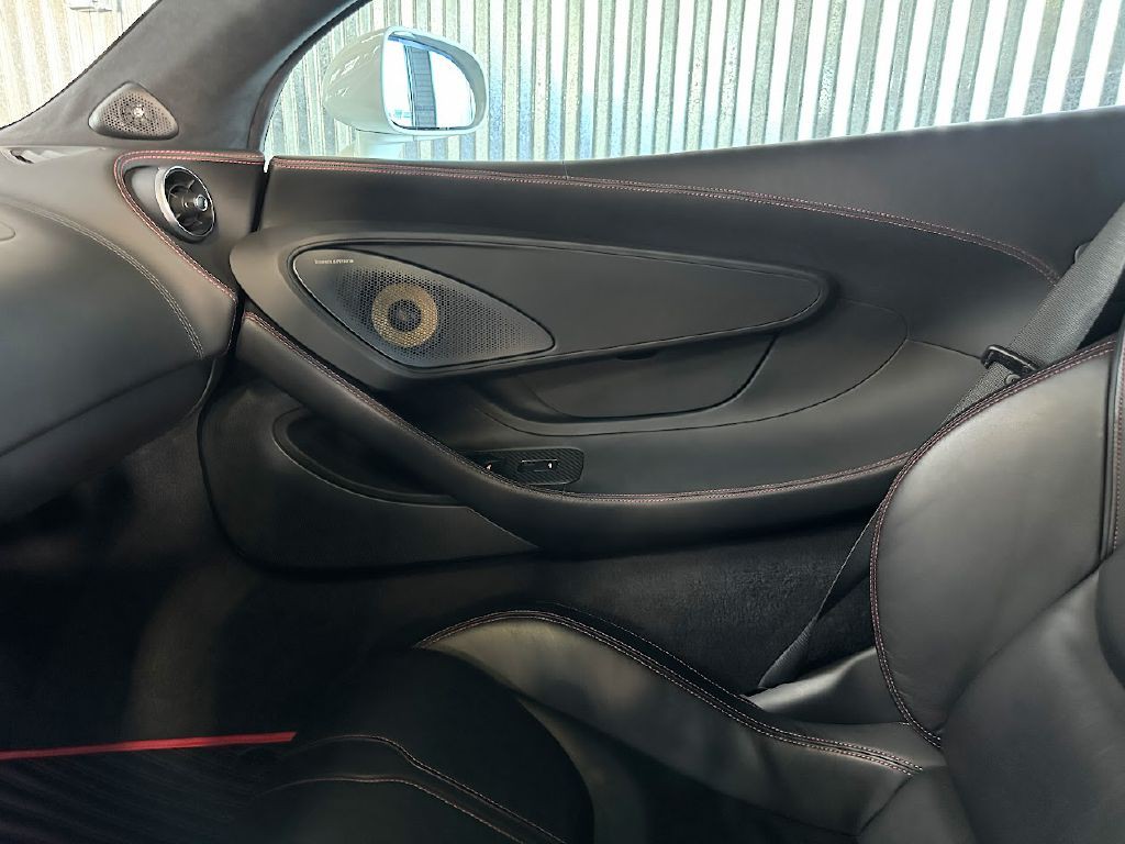 2016 McLaren 570S Image 51