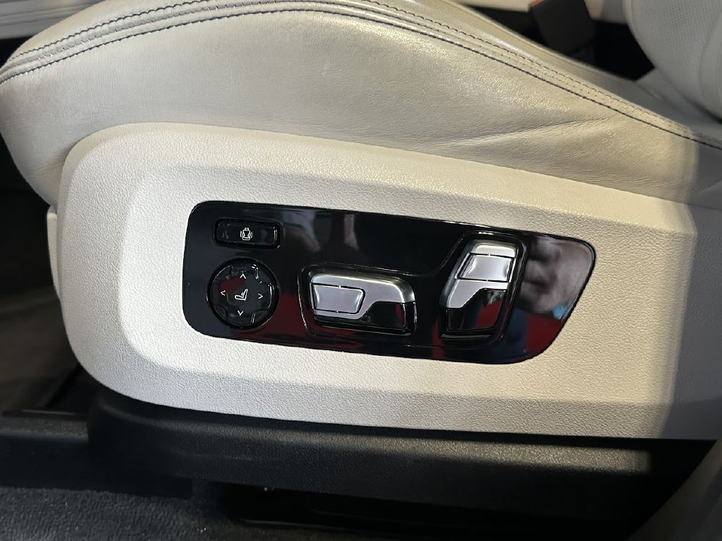 2020 BMW X5 Image 33