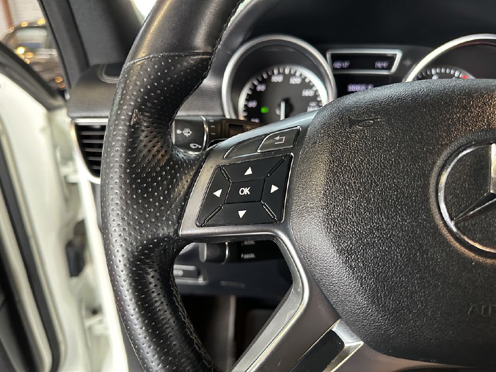 2012 Mercedes-Benz M-Class Image 20