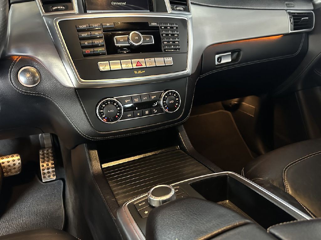 2012 Mercedes-Benz M-Class Image 24