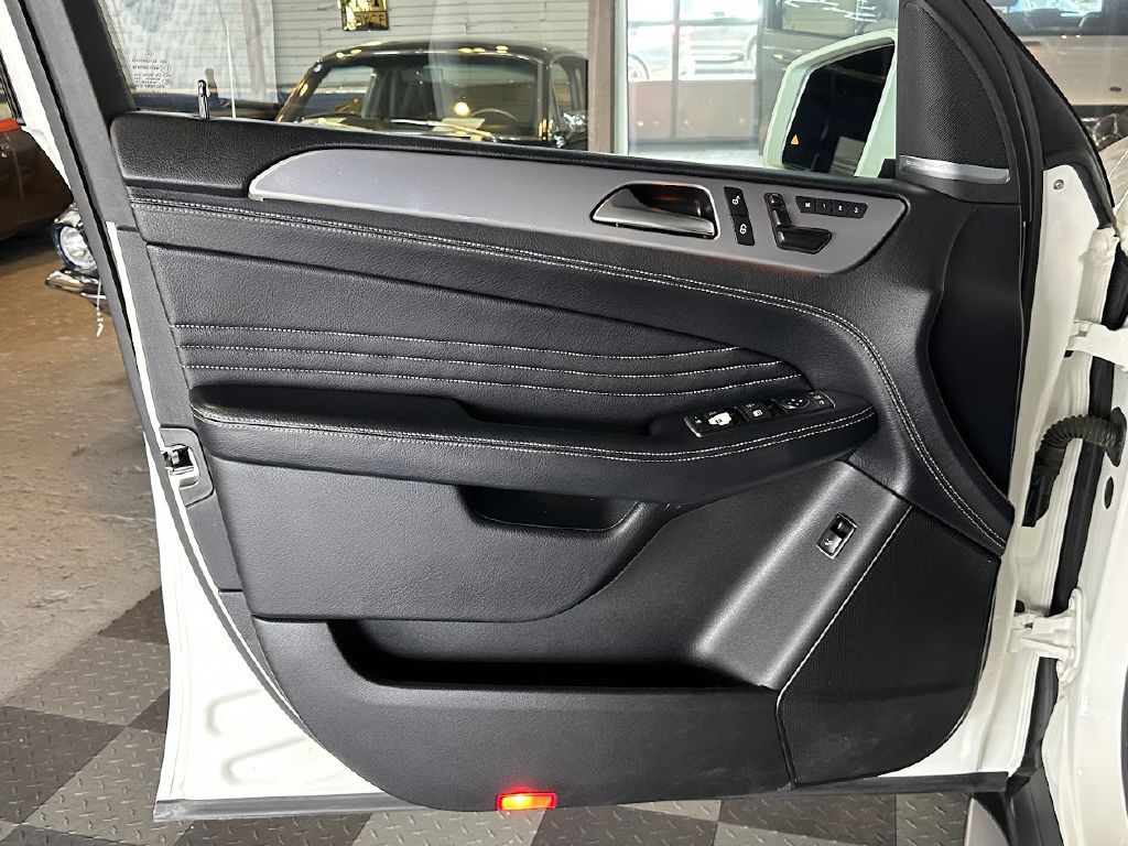 2012 Mercedes-Benz M-Class Image 25