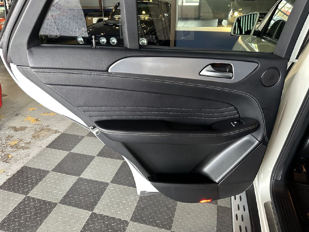2012 Mercedes-Benz M-Class Image 26