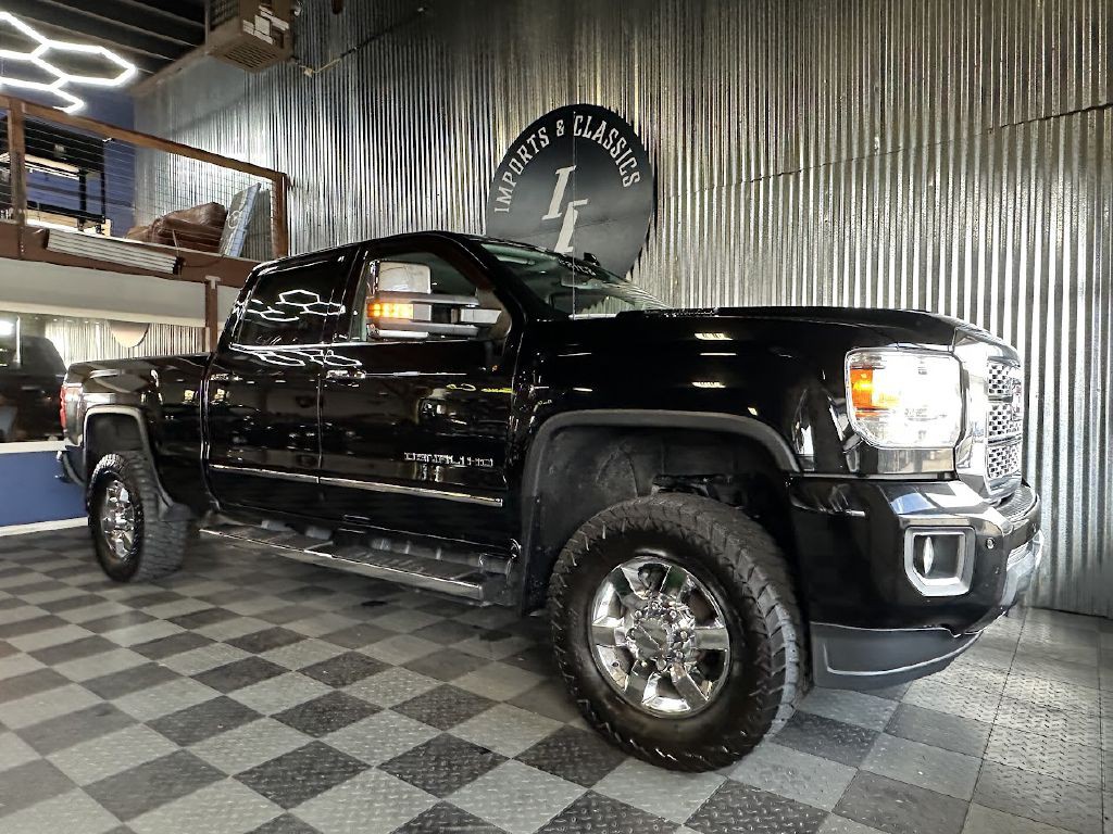 2019 GMC Sierra Image 2