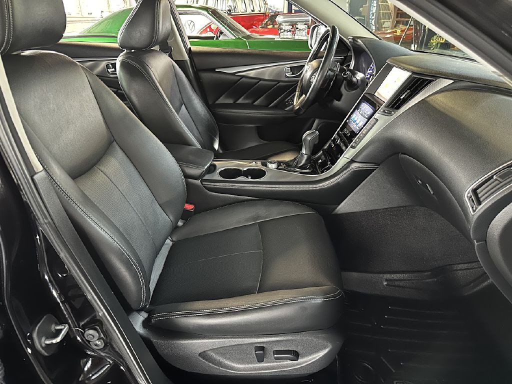 2015 INFINITI Q50 Image 12